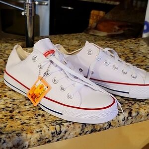 NEW CONVERSE- LOW TOP